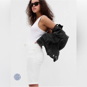 Gap 9" High Rise Bermuda Shorts with Washwell